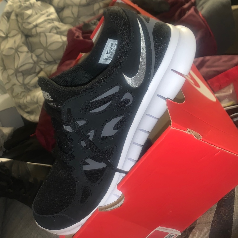 Brand new never worn not once missing box lid but shoes are 100%brand new
